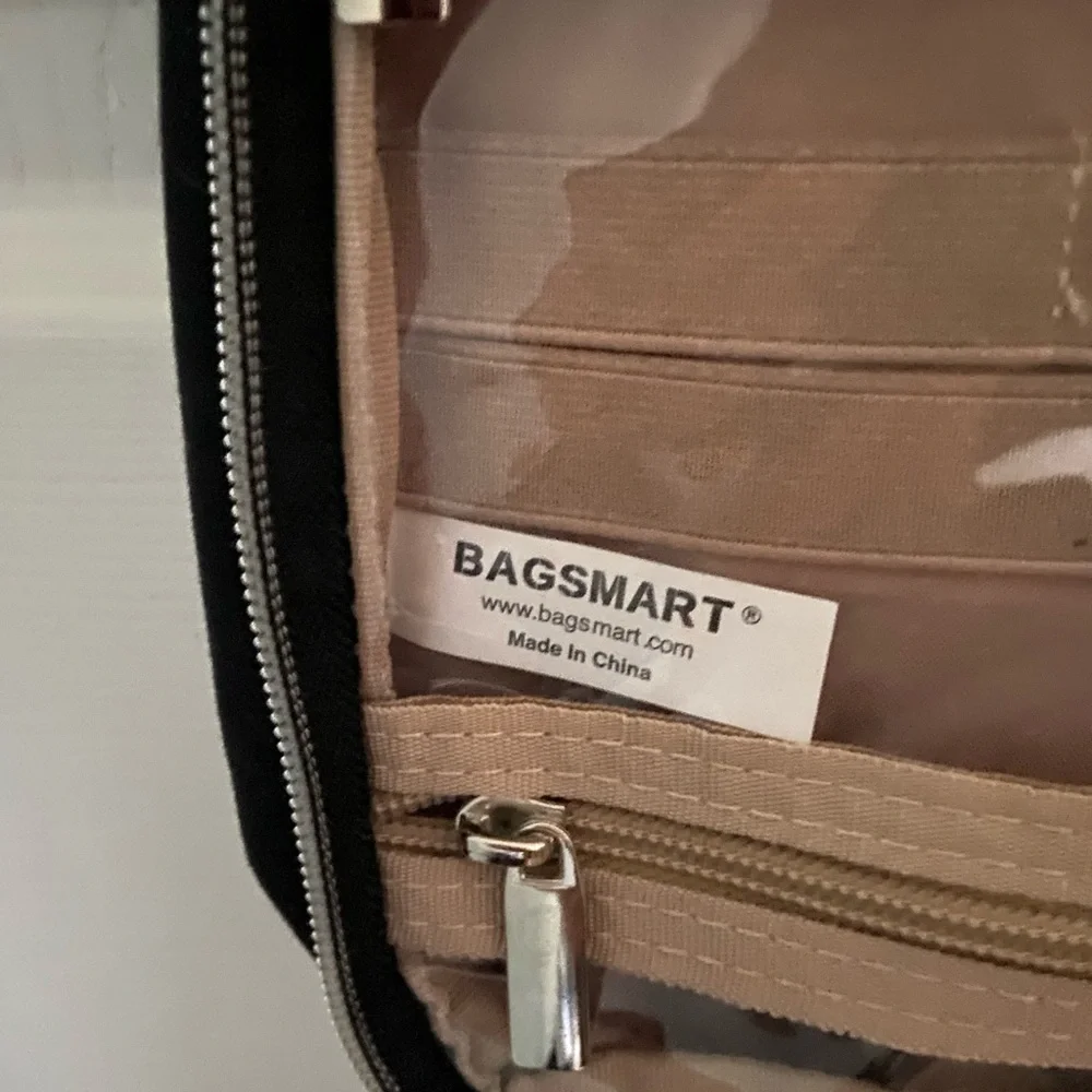 Bagsmart Hanging Travel Organizer with Clear Pockets 8” x 11” Black Quilted
